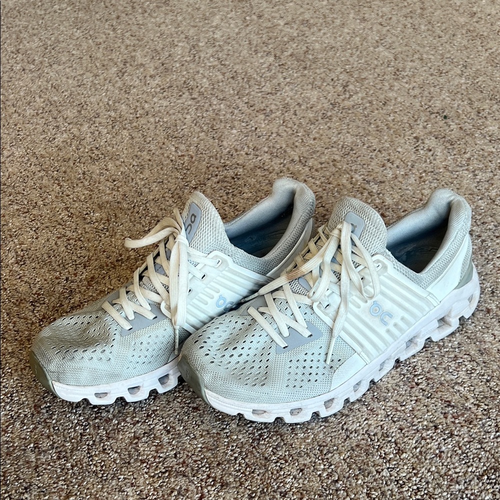 On Running Cloudswift in Light Gray and White